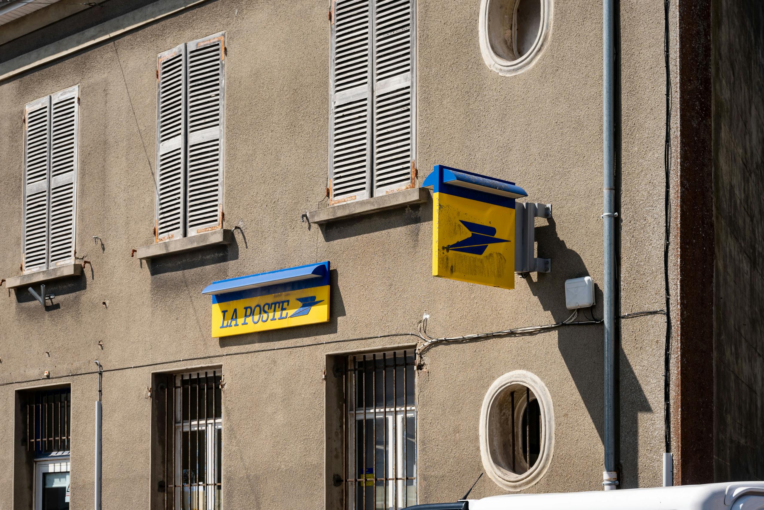 Street view of a La Poste building in France with its iconic signage.